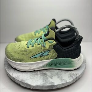 Size 6-Altra Provision 8 road running shoes Women